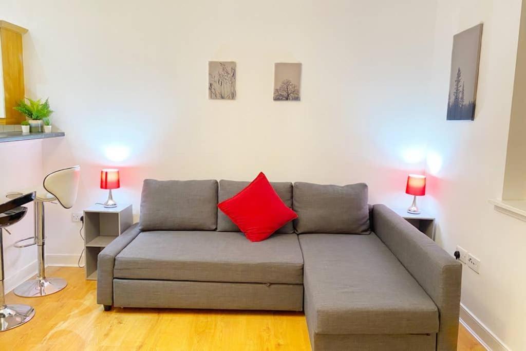 Cozy Nights - Ibrox Street Apartment Glasgow Exterior photo